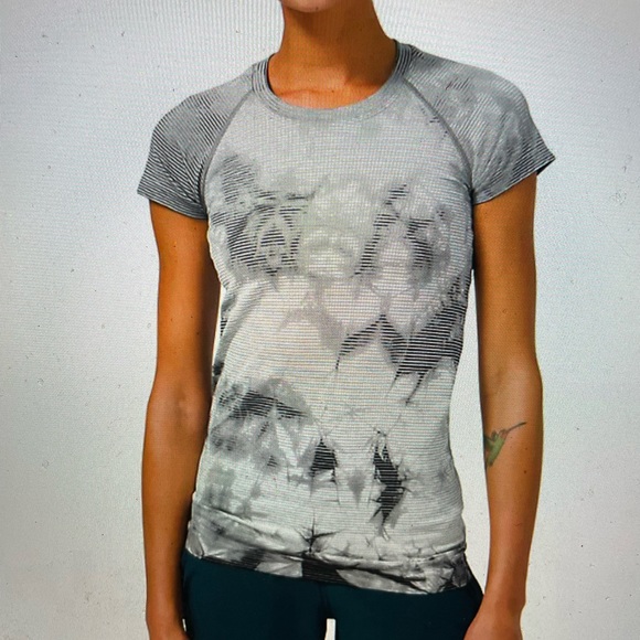 Lululemon Swiftly Tech Short Sleeve 2.0 | Size 4 - Picture 1 of 4